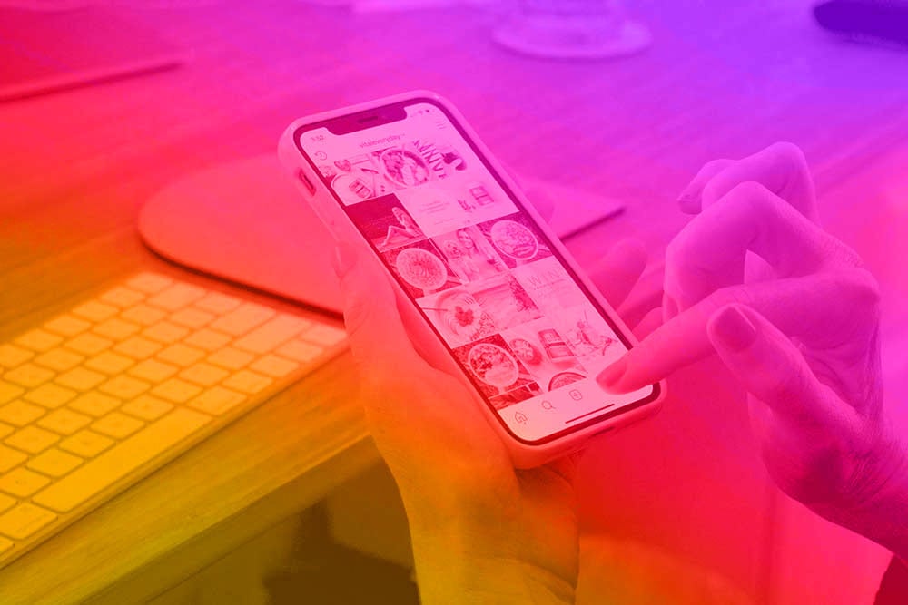 How does the Instagram algorithm work for organic posts? 
